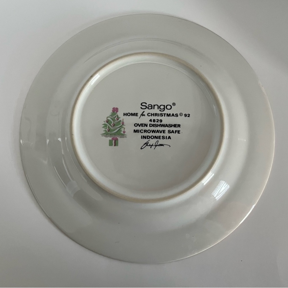 NEW VINTAGE SANGO ~ GRAVY BOWL AND SAUCER ~ HOME FOR CHRISTMAS PATTERN - Picture 4 of 8